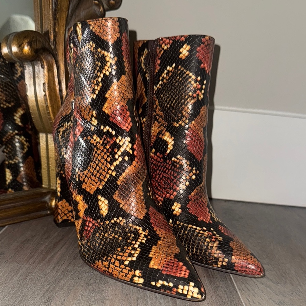 Steve Madden Black and Brown Heeled Boots - Picture 3 of 5